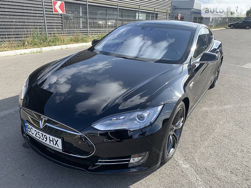 Лимузин Tesla Model S 2015 в Львове