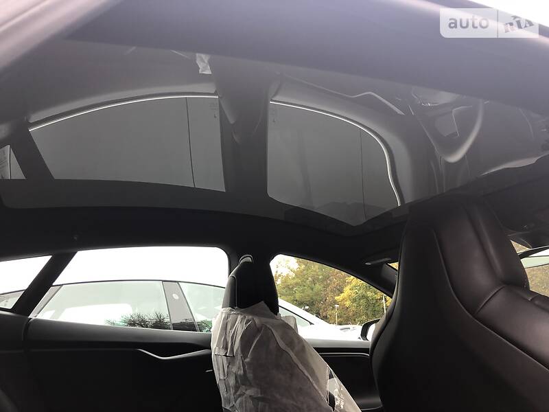 Седан Tesla Model S 2018 в Одесі