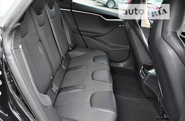 Седан Tesla Model S 2015 в Рівному