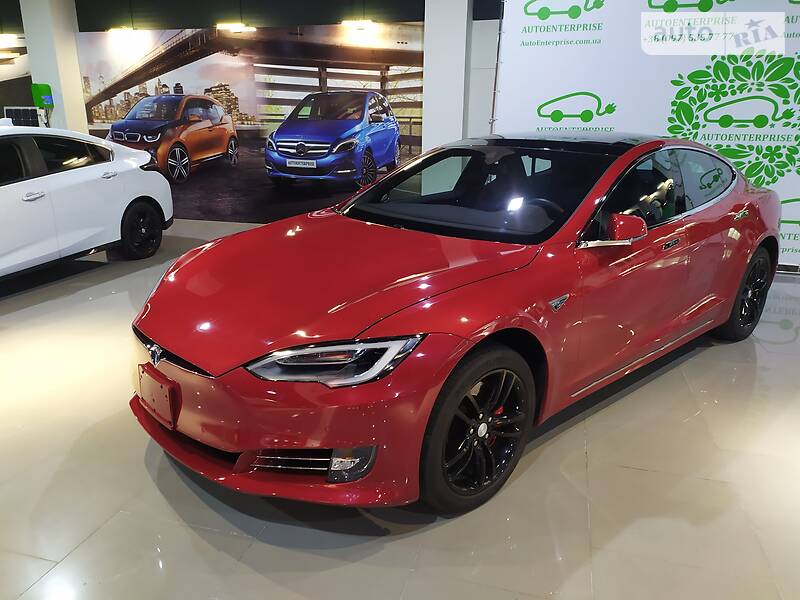 Седан Tesla Model S 2016 в Киеве