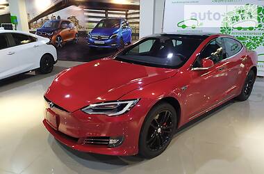 Седан Tesla Model S 2016 в Киеве