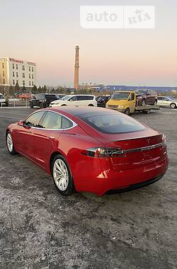 Лифтбек Tesla Model S 2017 в Львове