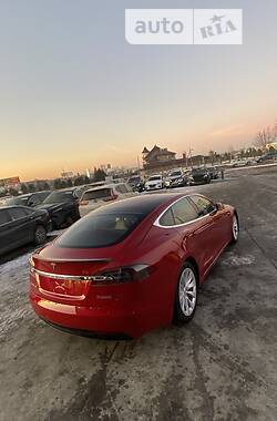 Лифтбек Tesla Model S 2017 в Львове