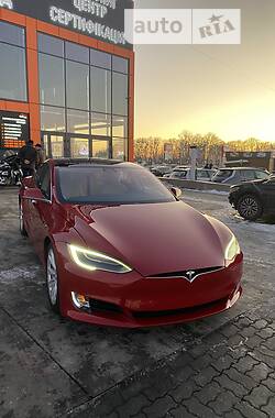 Лифтбек Tesla Model S 2017 в Львове