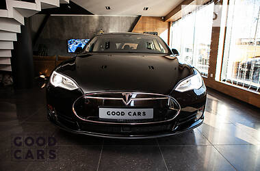 Седан Tesla Model S 2015 в 