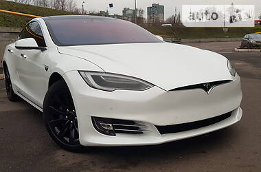 Седан Tesla Model S 2017 в Кривому Розі