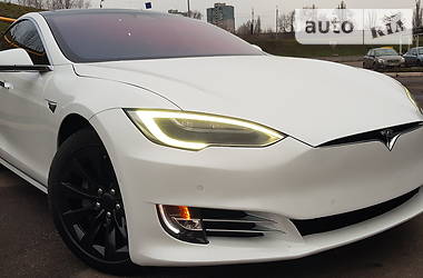 Седан Tesla Model S 2017 в Кривому Розі