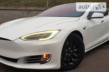 Седан Tesla Model S 2017 в Кривому Розі