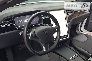 Седан Tesla Model S 2017 в 