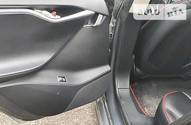 Лифтбек Tesla Model S 2013 в 