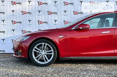 Седан Tesla Model S 2015 в Києві