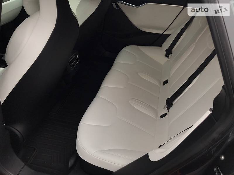 Хетчбек Tesla Model S 2017 в Харкові