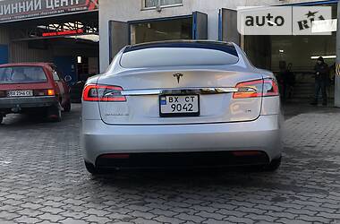 Седан Tesla Model S 2016 в 