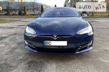 Лифтбек Tesla Model S 2016 в Львове