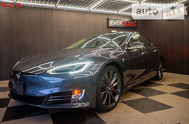 Седан Tesla Model S 2016 в 