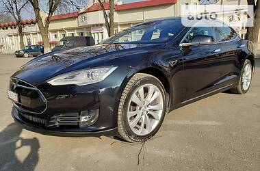 Седан Tesla Model S 2016 в Тернополе