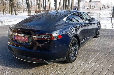 Лифтбек Tesla Model S 2014 в 