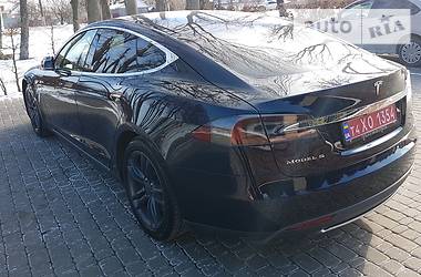 Лифтбек Tesla Model S 2014 в 