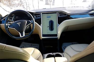Лифтбек Tesla Model S 2014 в 