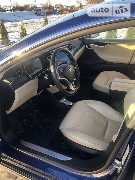 Ліфтбек Tesla Model S 2015 в Львові