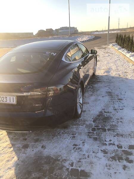 Ліфтбек Tesla Model S 2015 в Львові