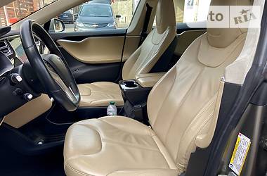 Седан Tesla Model S 2015 в 