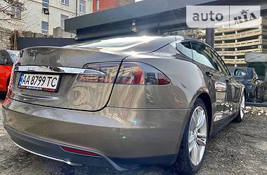 Седан Tesla Model S 2015 в 