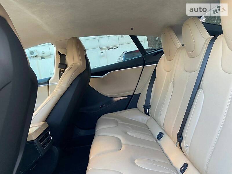 Ліфтбек Tesla Model S 2016 в Одесі