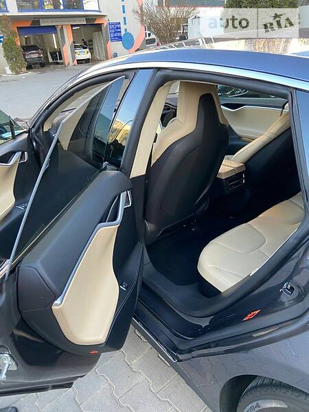 Ліфтбек Tesla Model S 2016 в Одесі