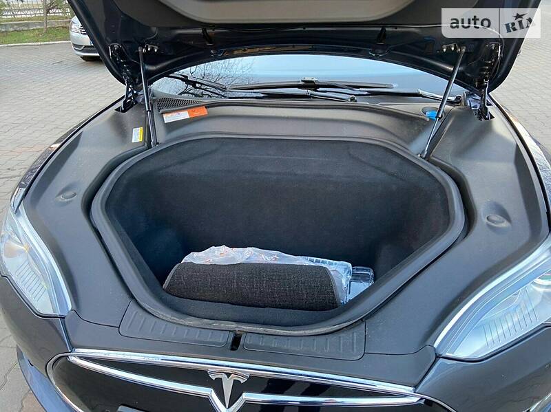 Ліфтбек Tesla Model S 2016 в Одесі