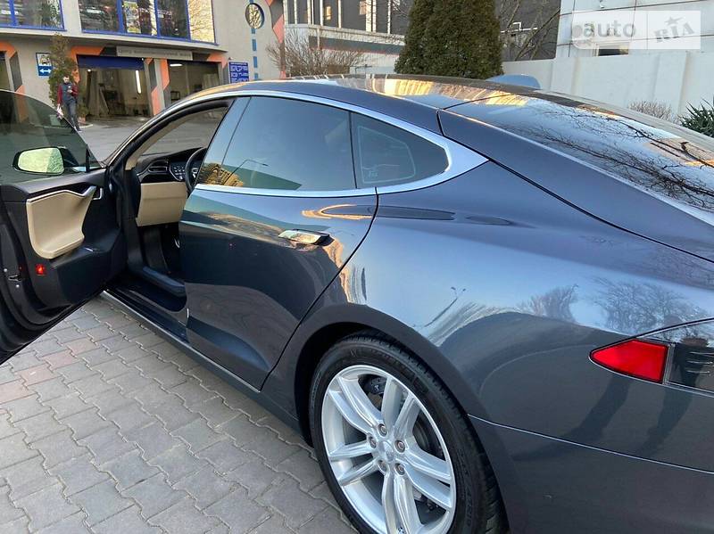 Ліфтбек Tesla Model S 2016 в Одесі