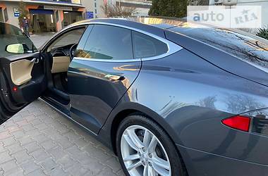 Лифтбек Tesla Model S 2016 в 