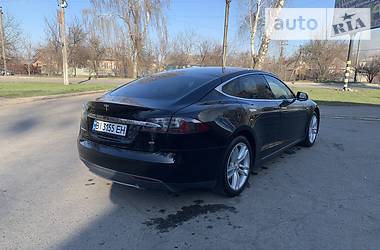 Хетчбек Tesla Model S 2014 в 