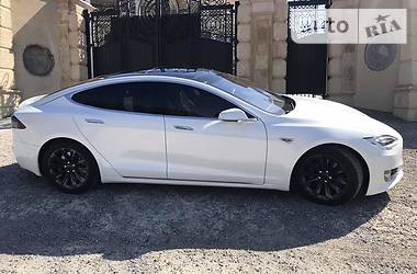 Хетчбек Tesla Model S 2016 в 