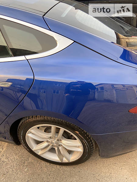 Ліфтбек Tesla Model S 2015 в Львові