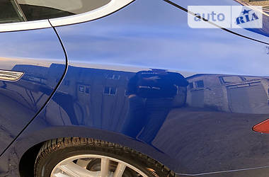 Лифтбек Tesla Model S 2015 в 