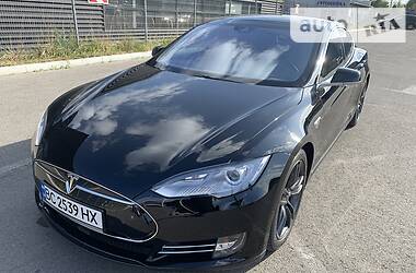 Седан Tesla Model S 2015 в Львове