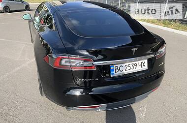 Седан Tesla Model S 2015 в Львове