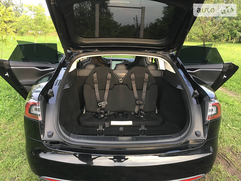 Хэтчбек Tesla Model S 2014 в Коломые