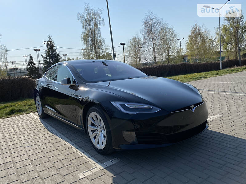 Ліфтбек Tesla Model S 2017 в Дніпрі фото 13 Ліфтбек Tesla Model S 2017 в Дніпрі