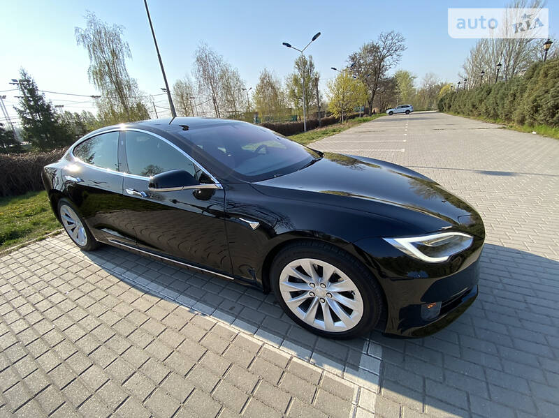 Ліфтбек Tesla Model S 2017 в Дніпрі фото 18 Ліфтбек Tesla Model S 2017 в Дніпрі