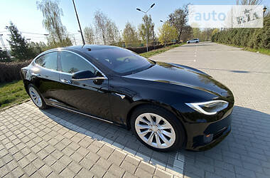 Ліфтбек Tesla Model S 2017 в Дніпрі