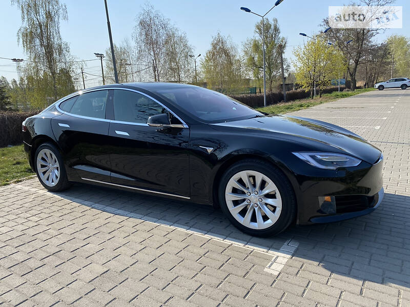 Ліфтбек Tesla Model S 2017 в Дніпрі фото 12 Ліфтбек Tesla Model S 2017 в Дніпрі