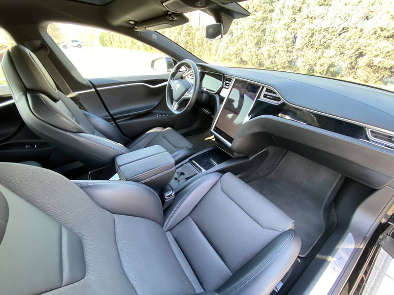 Ліфтбек Tesla Model S 2017 в Дніпрі фото 29 Ліфтбек Tesla Model S 2017 в Дніпрі