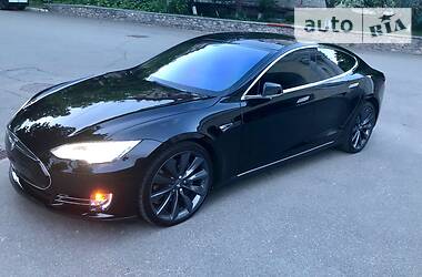 Седан Tesla Model S 2014 в 