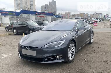 Седан Tesla Model S 2016 в 