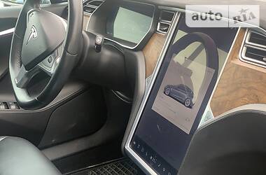 Седан Tesla Model S 2016 в 