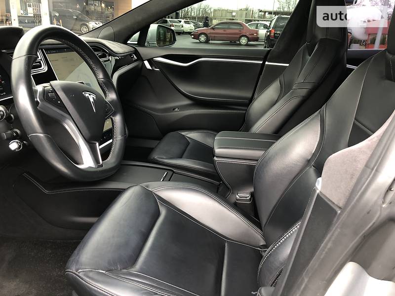 Лифтбек Tesla Model S 2016 в Днепре
