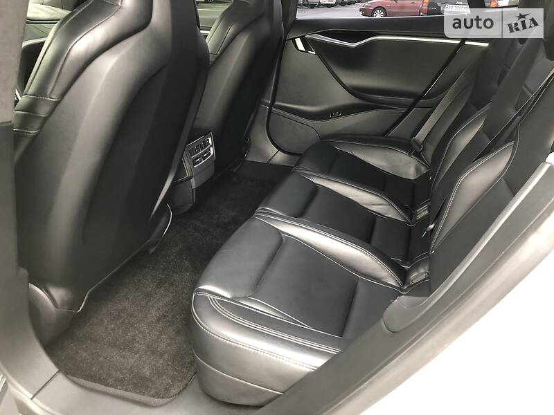 Лифтбек Tesla Model S 2016 в Днепре