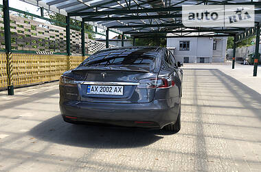 Хетчбек Tesla Model S 2017 в 
